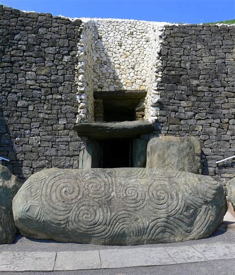 Newgrange - Wikipedia | Newgrange ireland, County meath, Irish