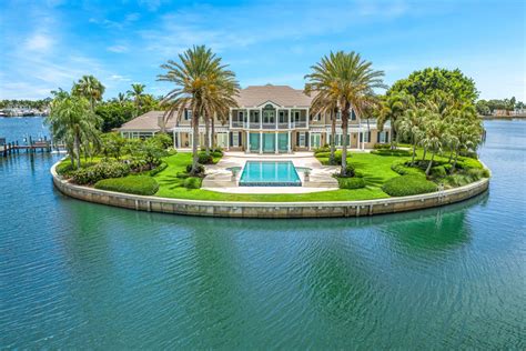 A Waterfront Mansion in Vero Beach, Florida, Sells for $20 Million ...