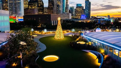 Christmas Lights Houston 2023: Top 20 Light Shows!