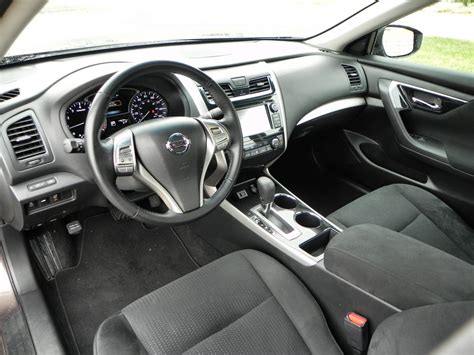 2014 Nissan Altima interior review | Aaron on Autos