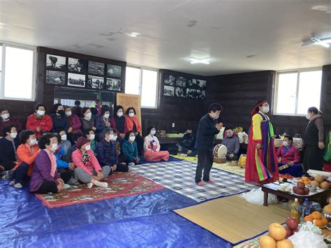 Shaman ritual being held for woman divers, in Jeju Island : r/korea