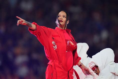 Rihanna Halftime Super Bowl Performance Video - Image to u