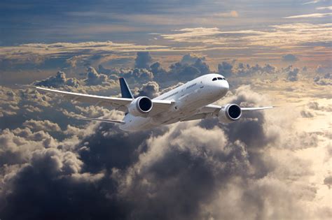 White Passenger Plane In Flight Aircraft Side View Stock Photo - Download Image Now - iStock