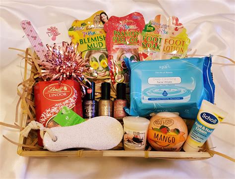 Pamper gift hamper | Xmas hampers, Christmas gift hampers, Christmas ...