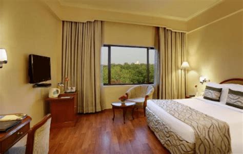 Hotel Clarks Shiraz Agra - Journeydeal Travel together