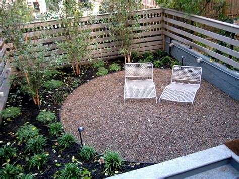 Secret Landscaping: Home landscaping designs using gravel on a slope