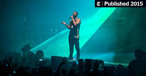 Review: Drake, at OVO Fest, Comes Out Swinging at Meek Mill - The New York Times