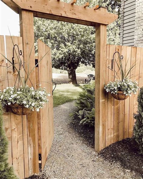 DIY Garden Gates Projects #gardengates Backyard Gates, Small Backyard ...