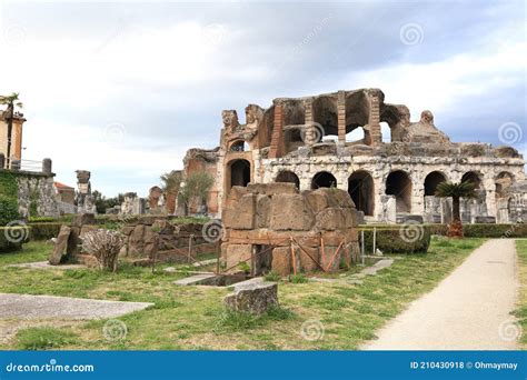 Amphitheatre of Capua editorial stock photo. Image of roman - 210430918