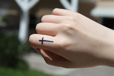 50 Cross Tattoo Ideas To Try For The Love of Jesus