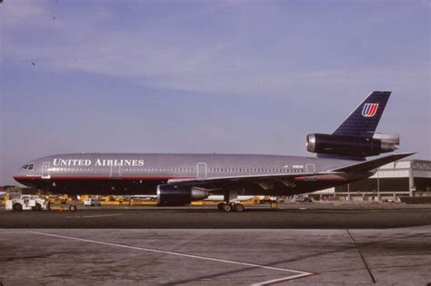 Douglas DC-10 Jet: United Airlines Douglas DC-10-10 N1823U