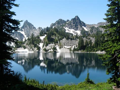 Good Life Northwest: Tacoma Hiker Glorifies Cascade Range With Her Photos