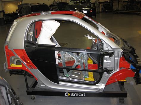 Smart Car’s smart fortwo and it’s Safety Cell - Boron Extrication