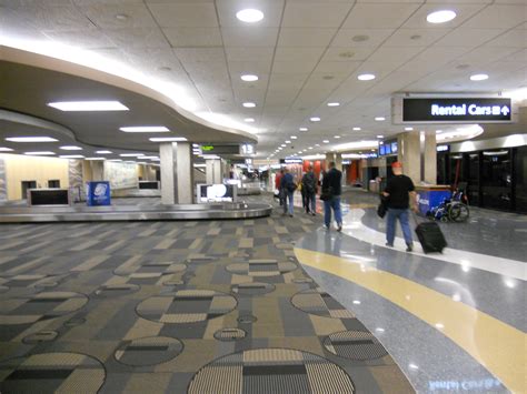 File:Tampa International Airport Red Bag Claim 2011.JPG - Wikipedia
