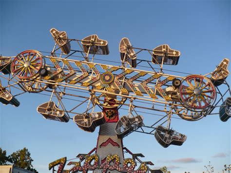 Pin by Kees Smulders on (Tilburgse) Kermis | Carnival rides, Zipper ...