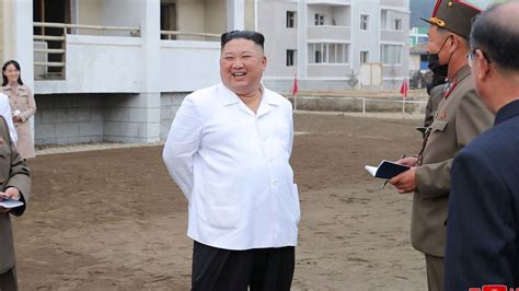 Kim Jong Un: North Korean leader's mysterious weight loss in pictures ...