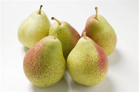 A Guide to Varieties of Pears - From Anjou to Williams