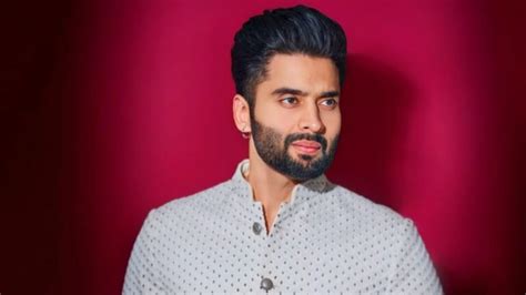 Jackky Bhagnani Height, Weight, Family, Girlfriend, Wife, Net Worth ...