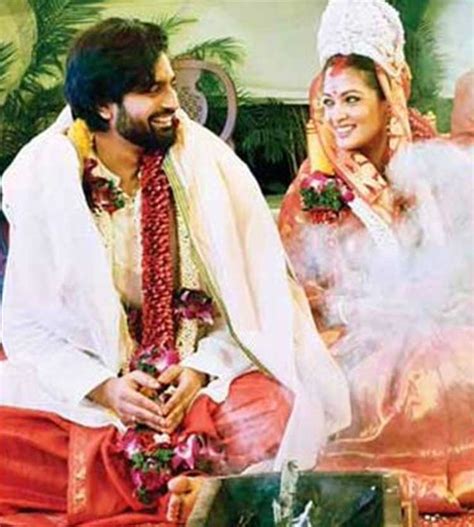 riya sen with her husband shivam tewari | Riya Sen wedding pics