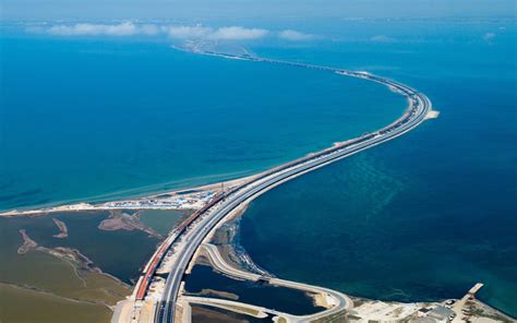 Connecting Russia: First railroad span across Crimean Bridge complete ...