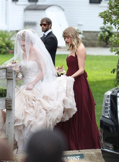 Taylor Swift is a bridesmaid at best friend's wedding | Daily Mail Online