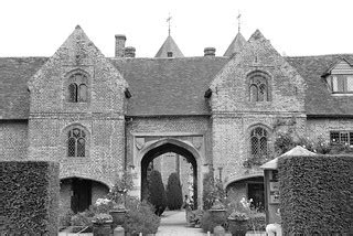 Sissinghurst Castle & Garden - The Entrance to an Entranci… | Flickr