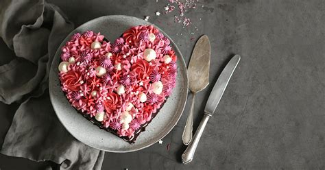 Valentine's Day Chocolate Heart Cake | Bake to the roots