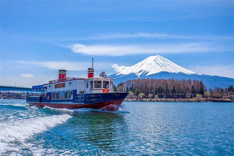 Mt. Fuji and Lake Kawaguchi Bus Tour from Tokyo