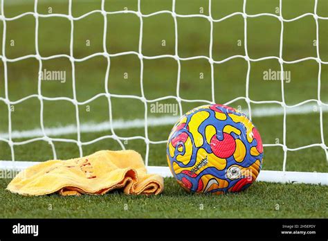 Premier league ball hi-res stock photography and images - Alamy