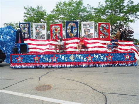 Unique Ideas For Christmas Parade Floats : Complete Holiday Parade ...