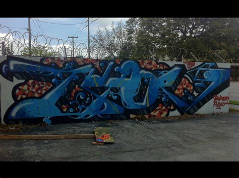 Some Shine On Some Writers | Miami Street Art