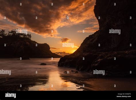 Sunset at Secret Beach, Southern Oregon Coast Stock Photo - Alamy