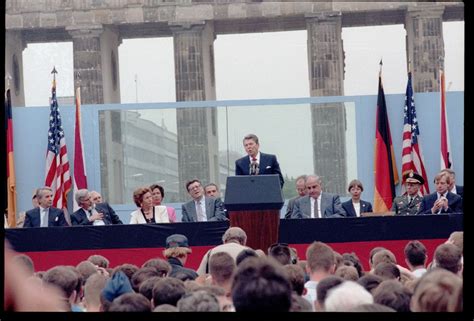 "Tear Down This Wall" - Ronald Reagan at the Brandenburg Gate ...