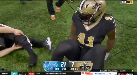 Alvin Kamara's Reaction To NFL Official Breaking Leg Goes Viral