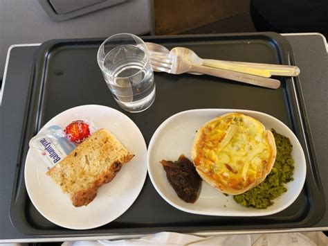 Qantas vs Virgin Australia Business Class food (domestic)