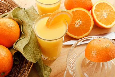 Orange Juice Benefits, Nutrition Facts & Calories