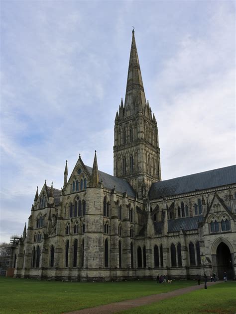 Photographs of Salisbury Cathedral, Wiltshire, England: Spire - north side