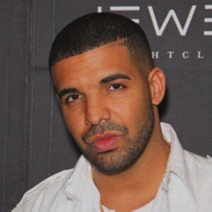 New Drake Haircut and Hairstyles [2023] - Modern Celeb's Hairstyles