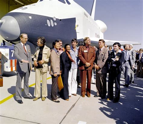 Star Trek cast with Space Shuttle Enterprise (1976) [3000 x 2610 ...