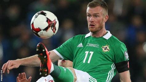 Michael O'Neill hopes Chris Brunt makes Northern Ireland return - BBC Sport