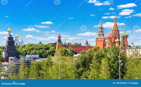 Moscow Kremlin and St Basil`s Cathedral, Russia Stock Photo - Image of main, colorful: 120259452