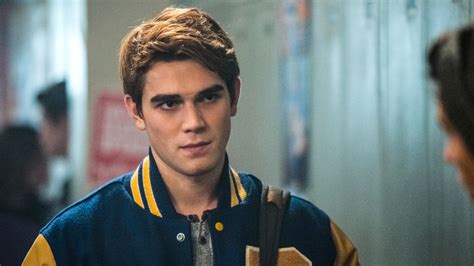 'Riverdale': KJ Apa on Archie's Big Decision (VIDEO)