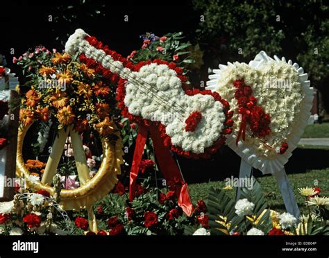 Elvis presley funeral hi-res stock photography and images - Alamy