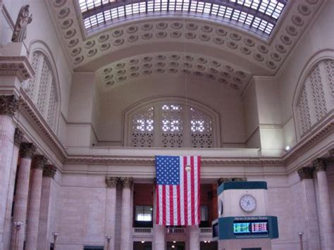 Chicago Amtrak Station in Chicago, IL - Virtual Globetrotting