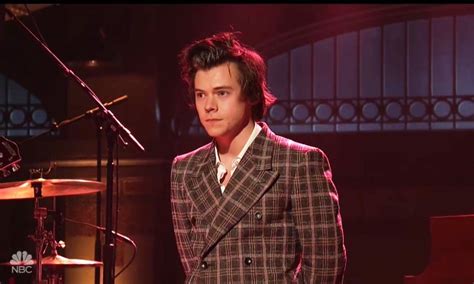 Harry Styles Sign of the Times, Ever Since New York SNL Premiere VIDEO