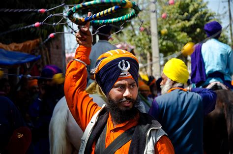 Hola Mohalla, Festival of War - FOTOVOYAGE