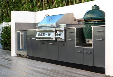 Luxury Stainless Steel Outdoor Kitchen l Trex Outdoor Kitchens