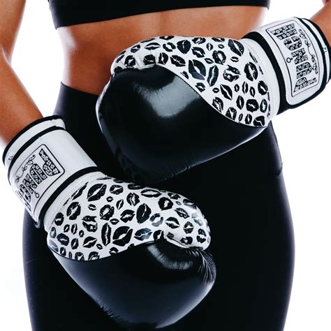 lifestyle-womens-boxing-gloves-lip-art-black - Giri Martial Arts Supplies