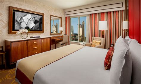 Parisian Eiffel Tower Room | Best Rate Guarantee | The Parisian Macao