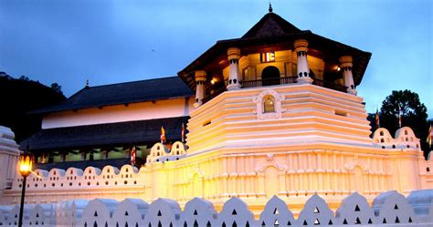 History of Sri Lanka : Temple of the Tooth